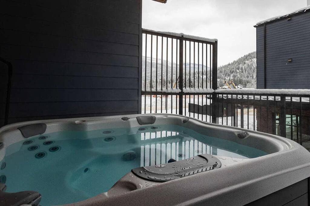 Tally Ho By Revelstoke Vacations Eksteriør billede
