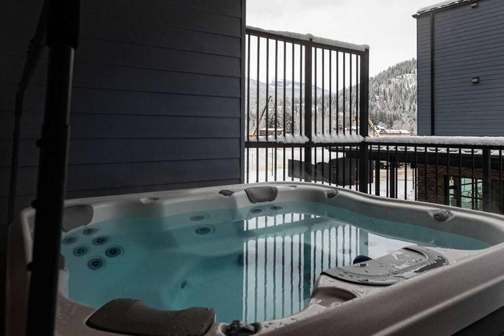 Tally Ho By Revelstoke Vacations Eksteriør billede