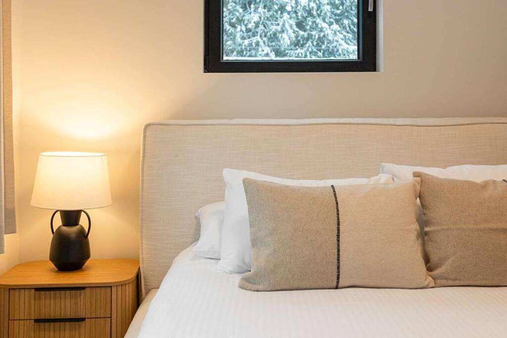 Tally Ho By Revelstoke Vacations Eksteriør billede