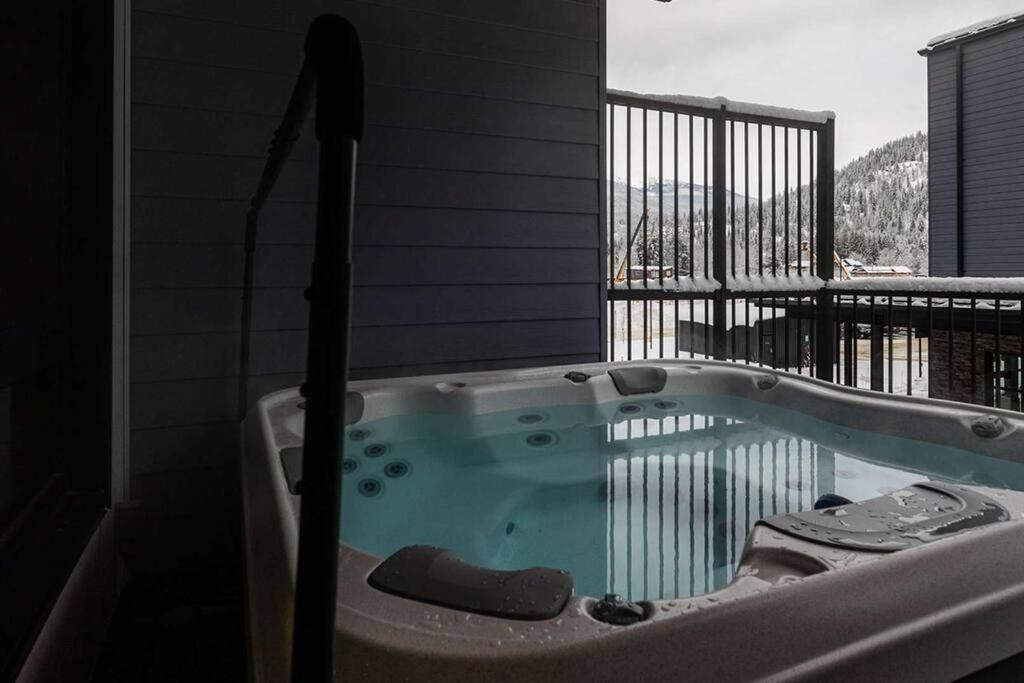 Tally Ho By Revelstoke Vacations Eksteriør billede