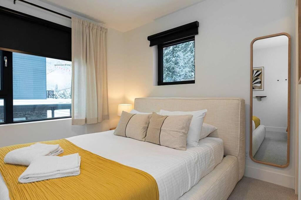 Tally Ho By Revelstoke Vacations Eksteriør billede
