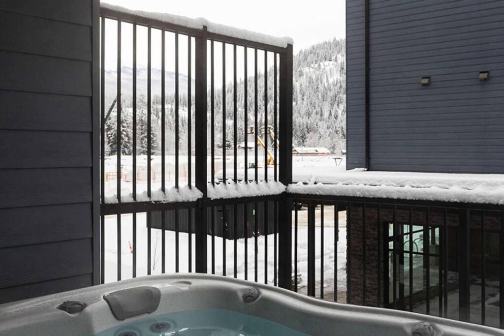 Tally Ho By Revelstoke Vacations Eksteriør billede