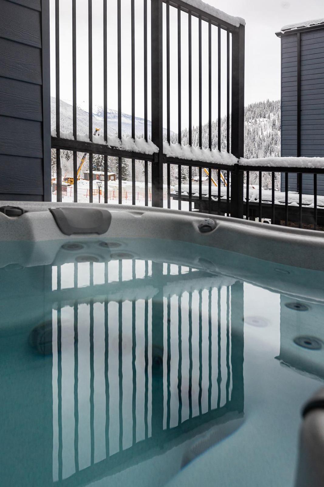 Tally Ho By Revelstoke Vacations Eksteriør billede