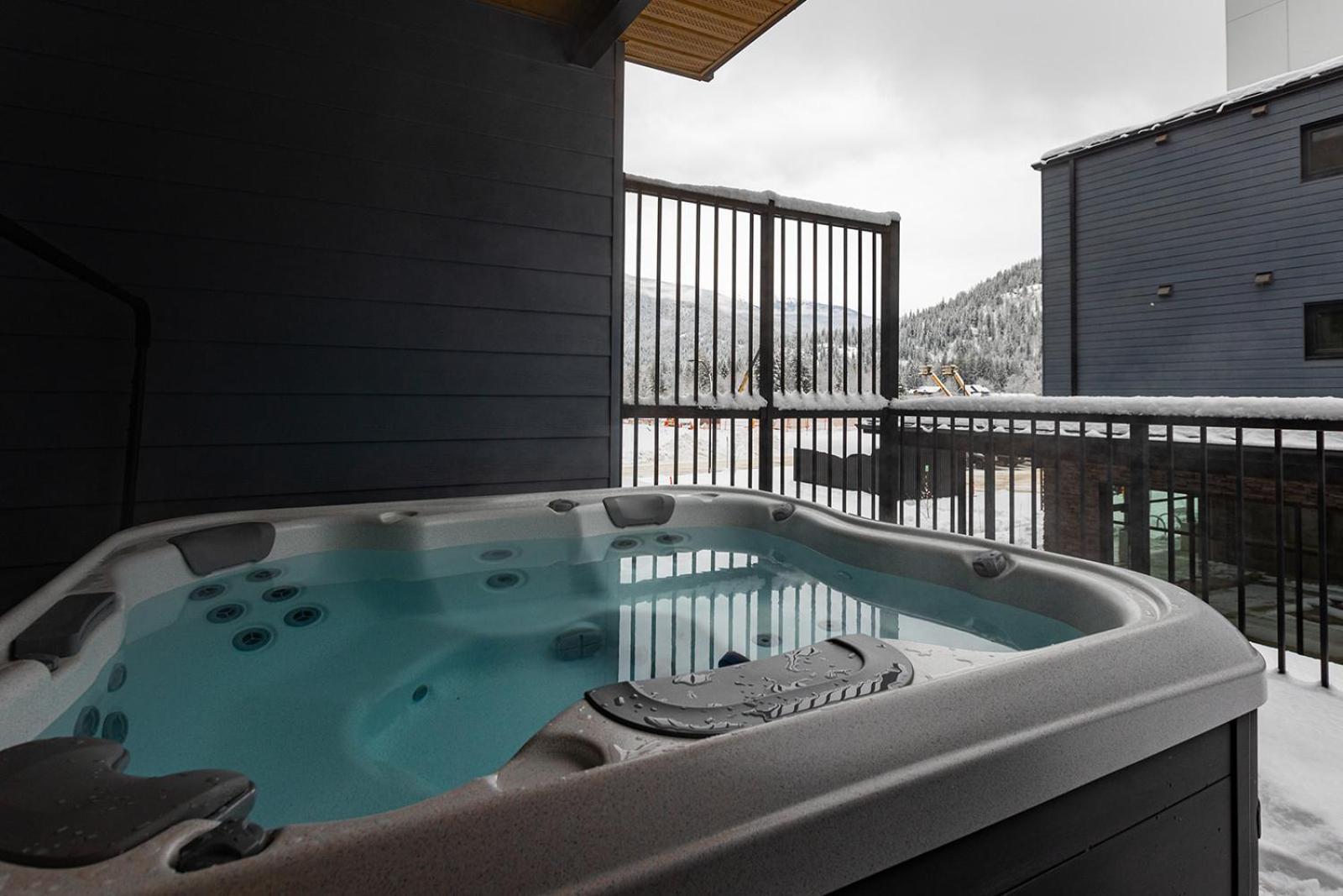 Tally Ho By Revelstoke Vacations Eksteriør billede