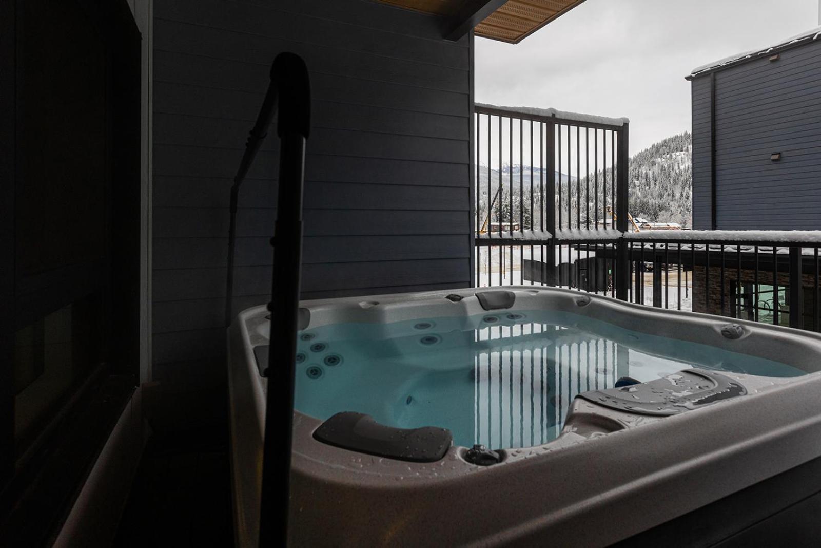 Tally Ho By Revelstoke Vacations Eksteriør billede