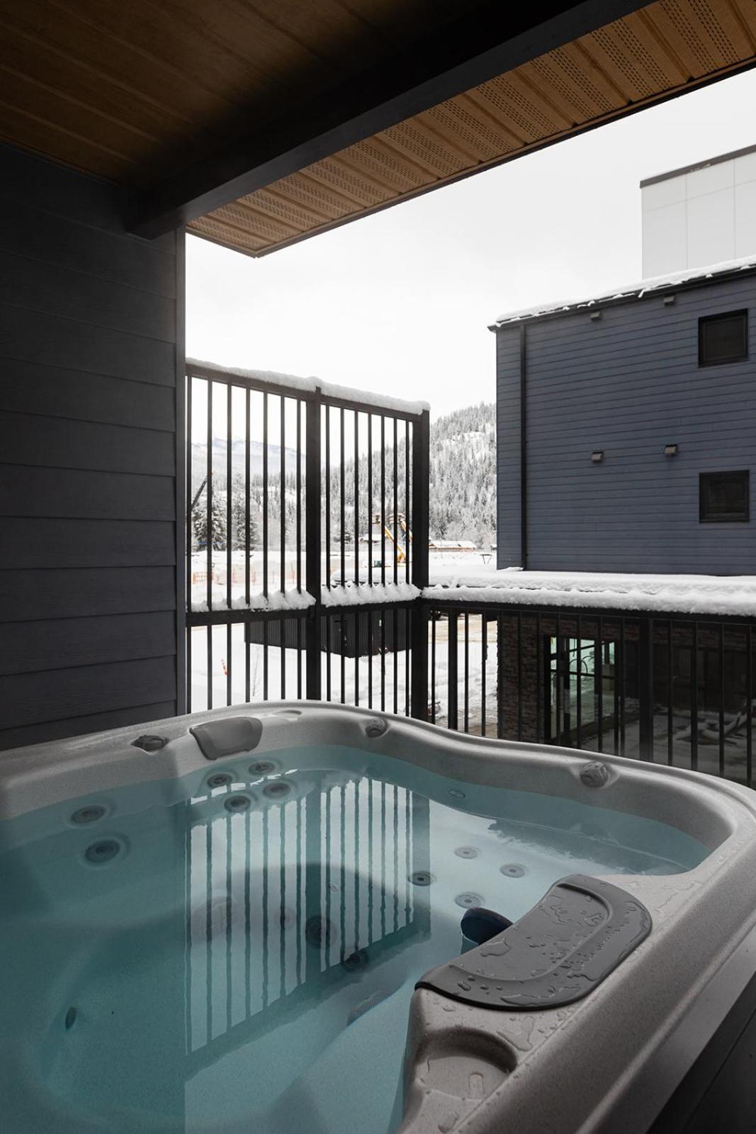 Tally Ho By Revelstoke Vacations Eksteriør billede