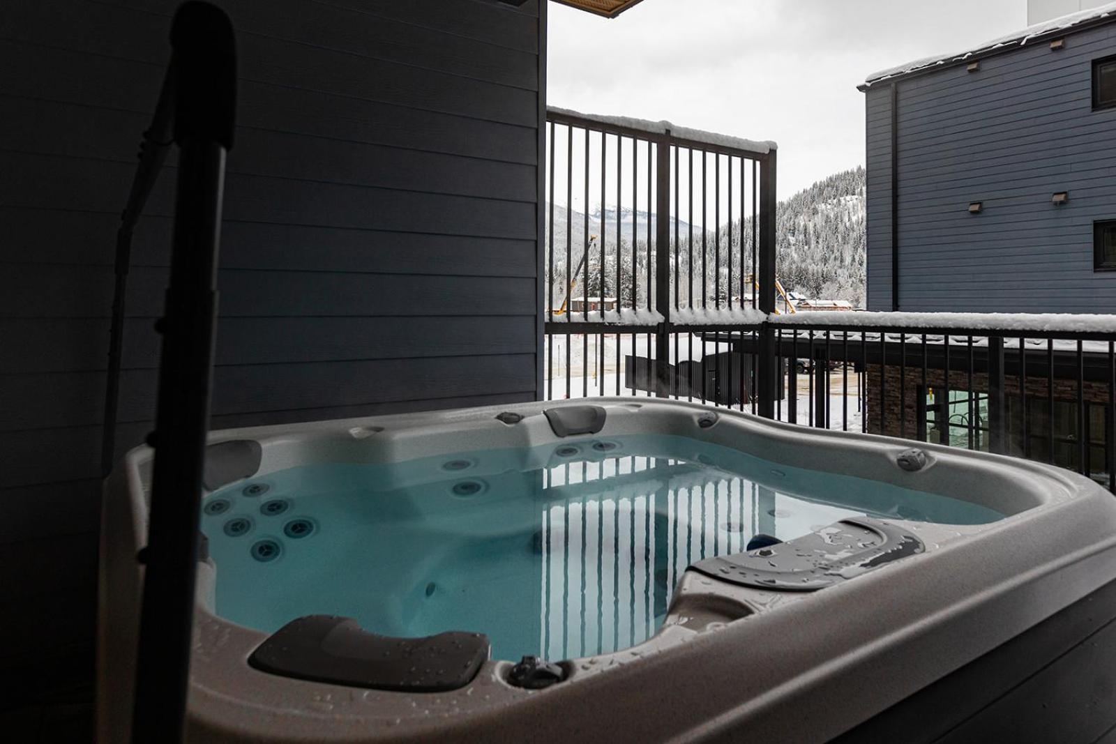 Tally Ho By Revelstoke Vacations Eksteriør billede