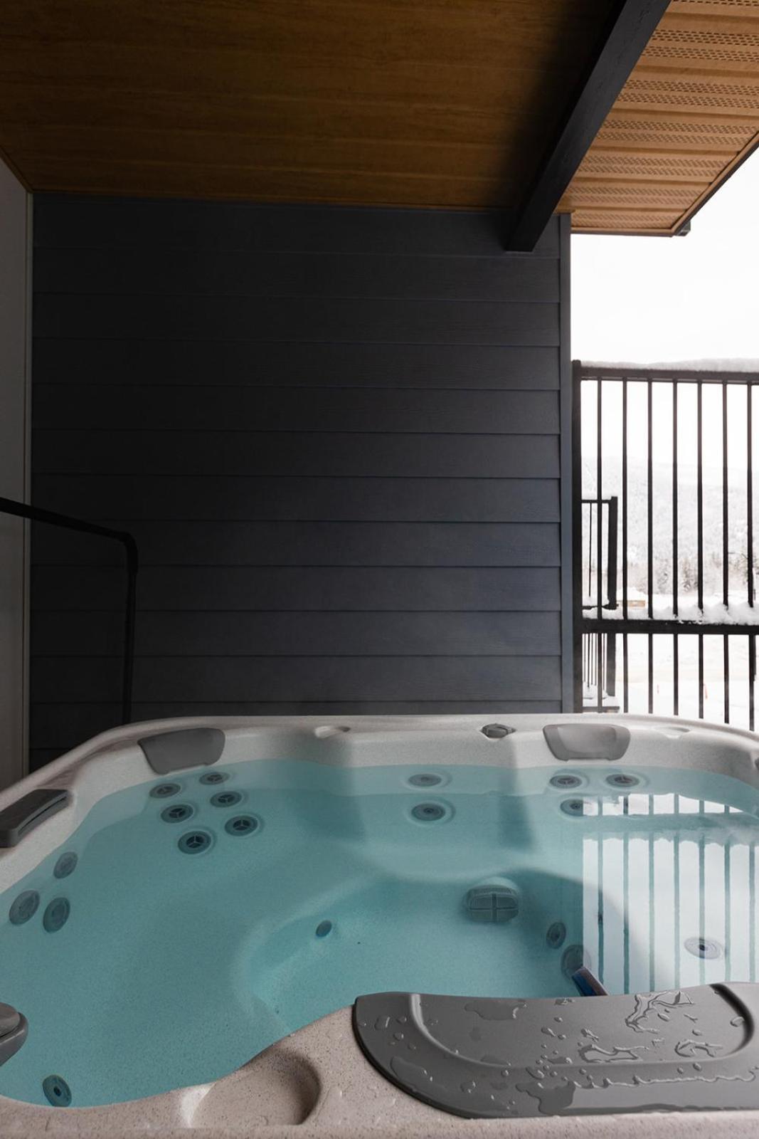 Tally Ho By Revelstoke Vacations Eksteriør billede